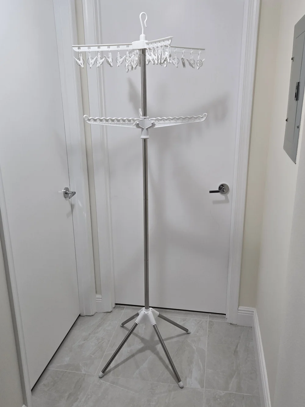 White Multi-Tier Standing Drying Rack with Clips